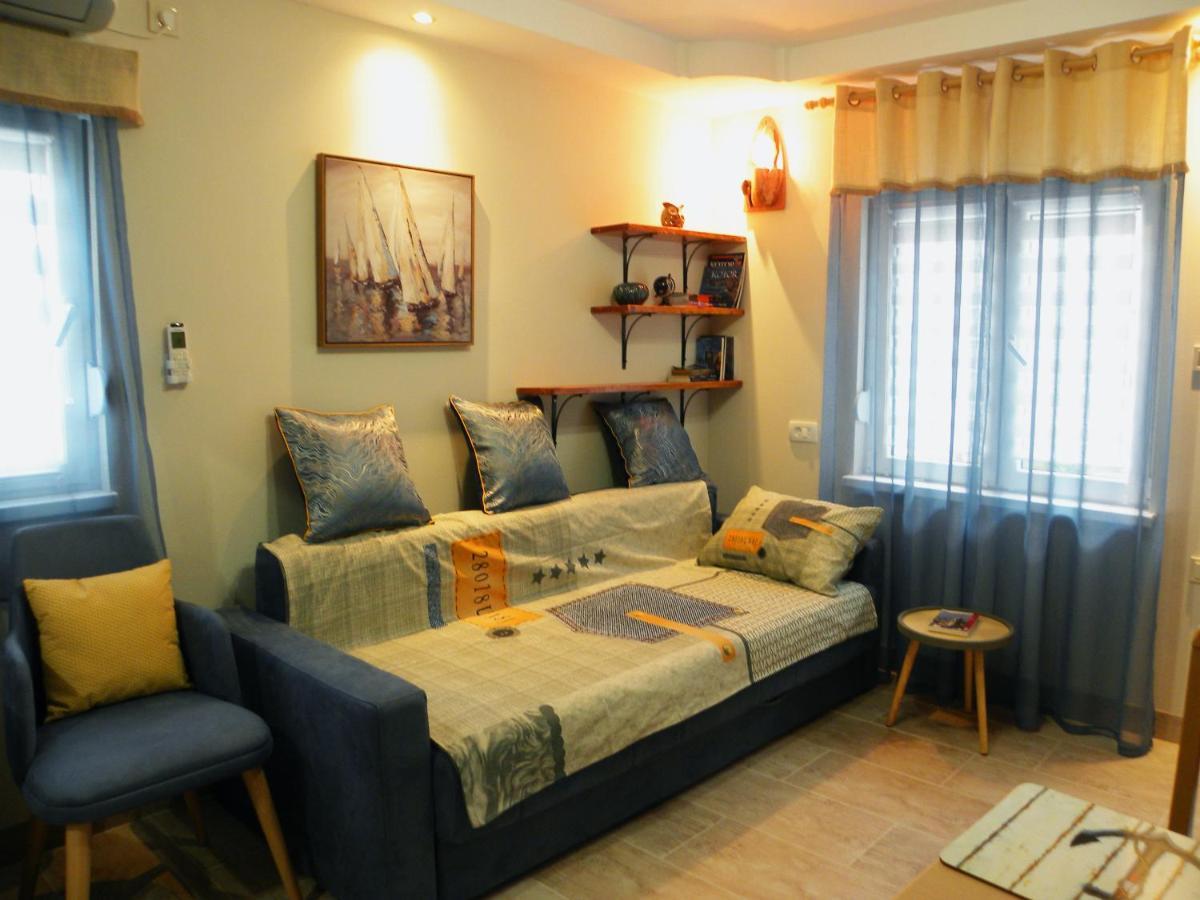 Apartments Aleksandra Risan Bagian luar foto