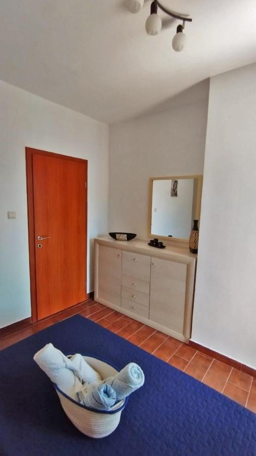 Apartments Aleksandra Risan Bagian luar foto