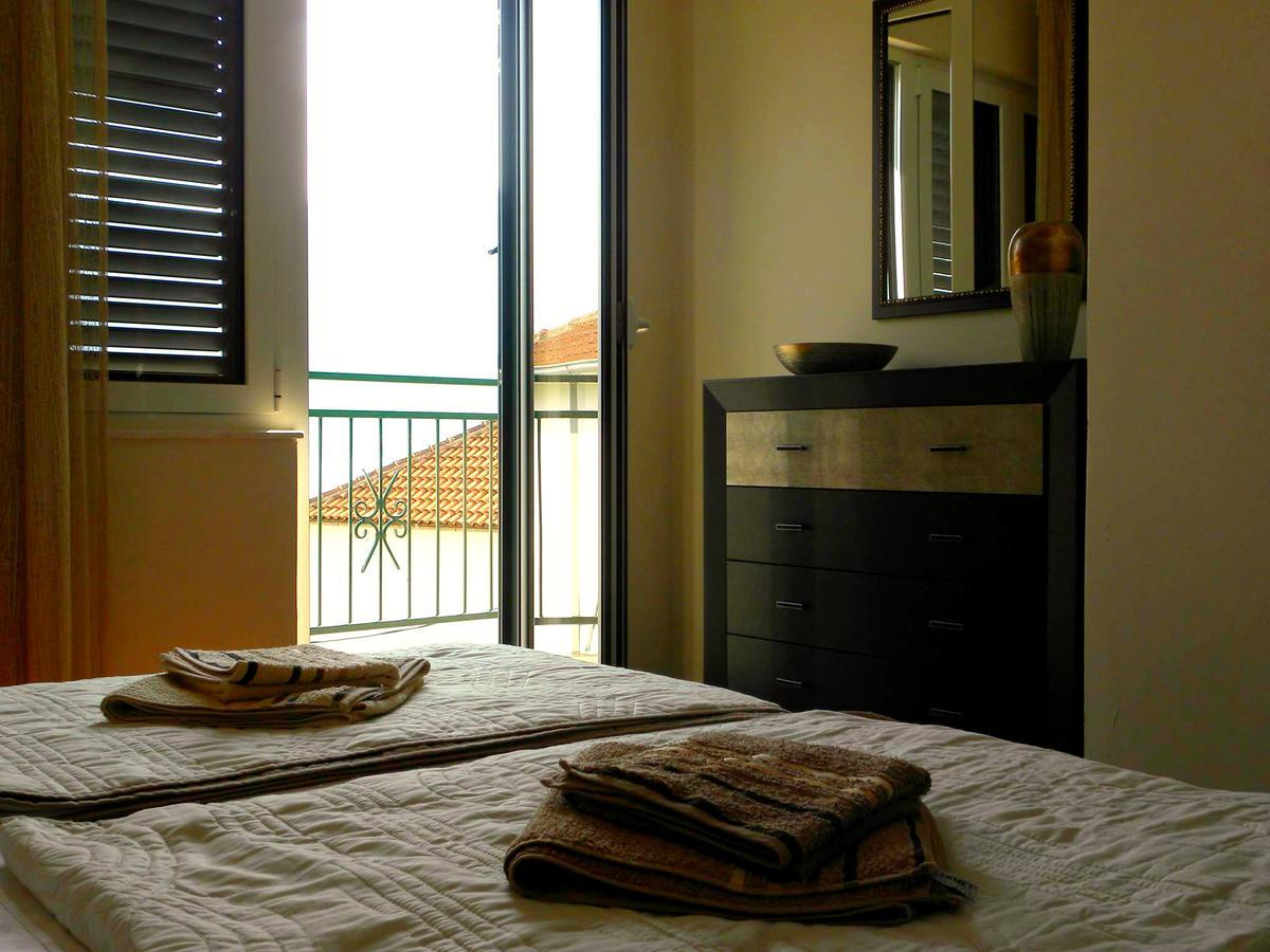 Apartments Aleksandra Risan Bagian luar foto